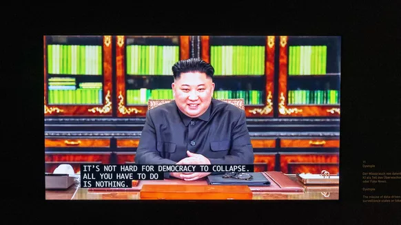 Künstliche Intelligenz kann missbraucht werden, für Fake News und zur Manipulation der Bevölkerung. Hier: Der Nordkoreanische Statschef Kim Yong Un. Foto: Astrid Eckert / TUM