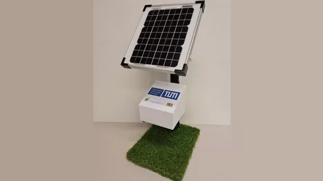 Air quality sensor system including solar power supply.<br />
Picture: F. Dietrich / <a target=blank; href="https://www.ei.tum.de/esm/forschung/air-pollutant-monitoring/" target="_blank">Professorship of Environmental Sensing and Modeling</a> / TUM