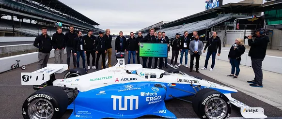 The "TUM Autonomous Motorsport" team with its race car in Indianapolis.<br />
Image: Indy Autonomous Challenge 